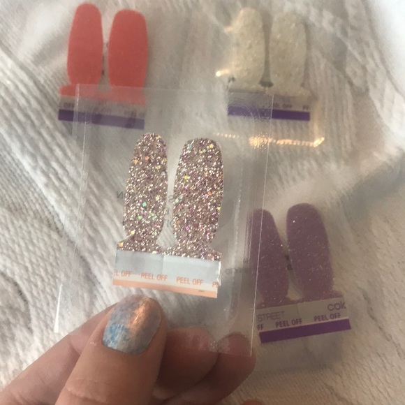 𝅺FREE color street nail wraps twosies sample when you buy a bundle - Picture 1 of 3